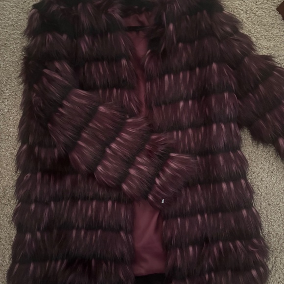 Women’s Faux Fur Coat - Picture 2 of 3